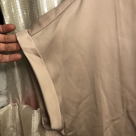 Blouse in a khaki color by Roeyshouse size Medium NWT - Picture 8 of 10